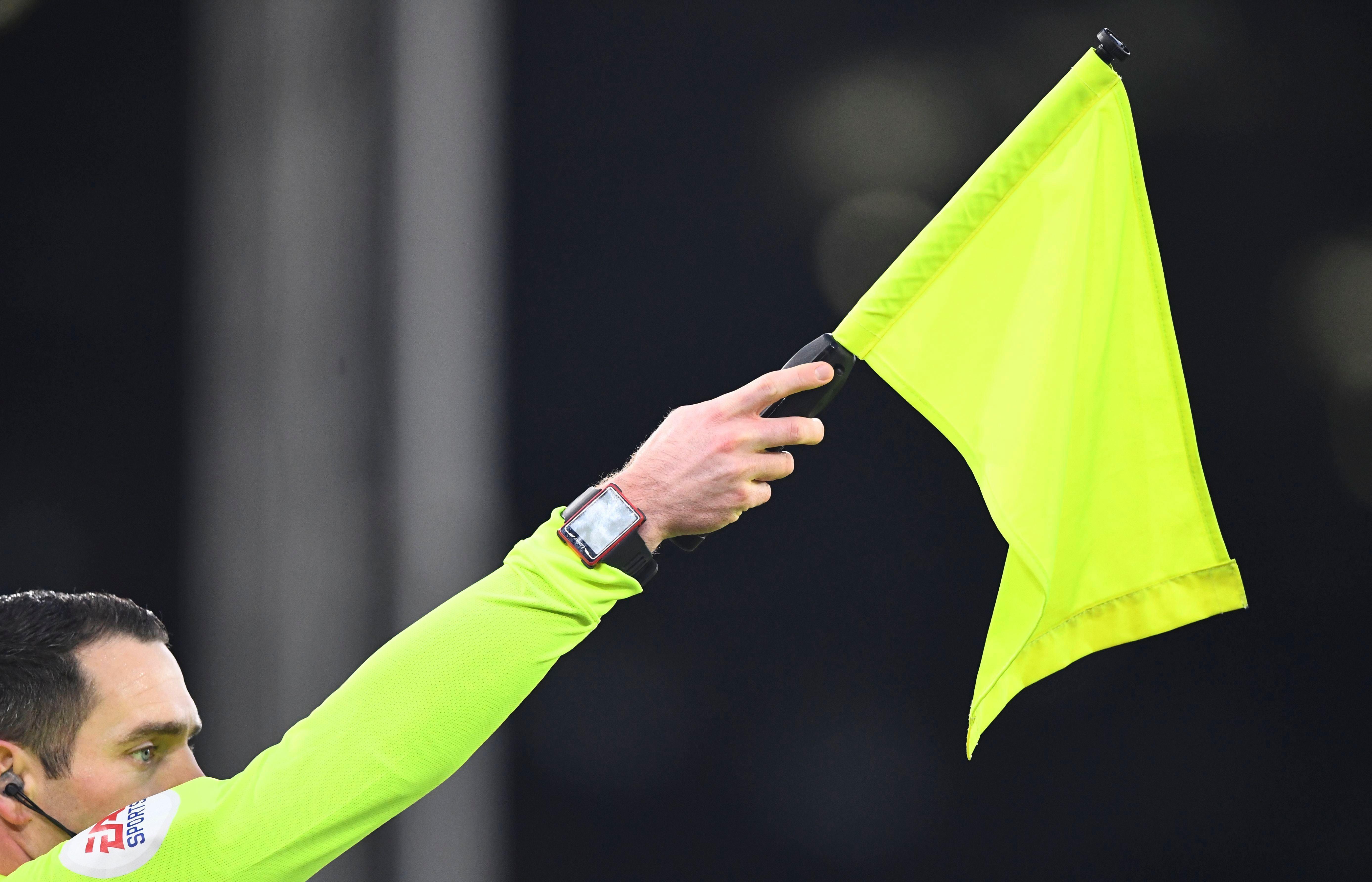 Assistant referee flag