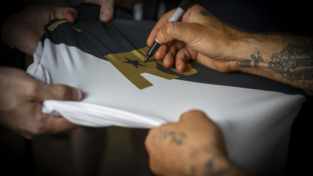 RW shirt signing